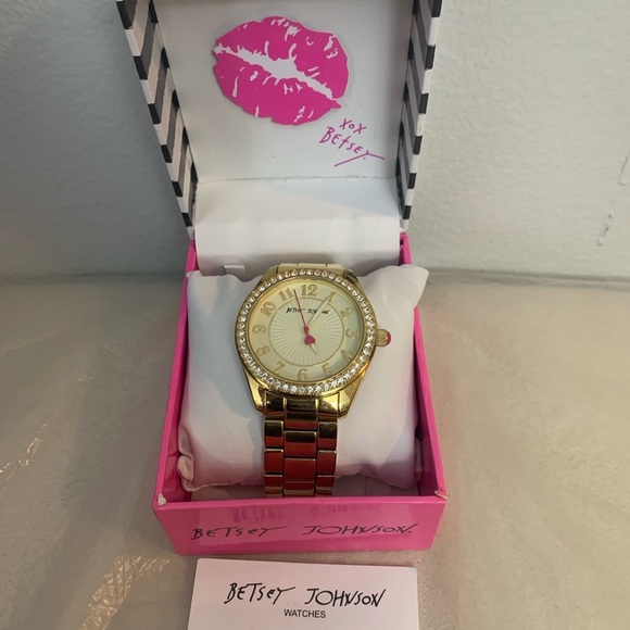 Betsey Johnson watch gold tone watch- needs battery - Picture 3 of 10